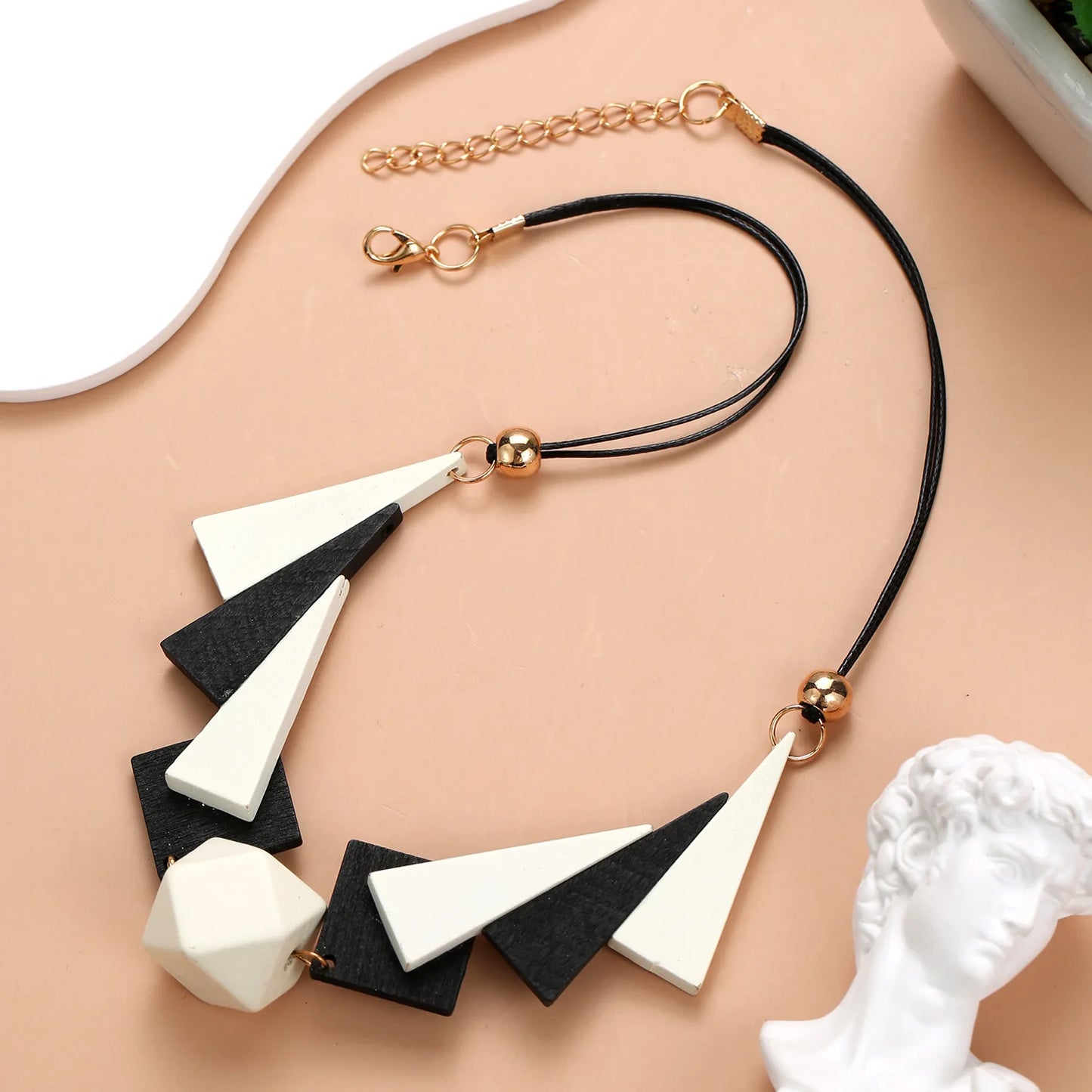 Retro Geometric Wood Chip Necklace