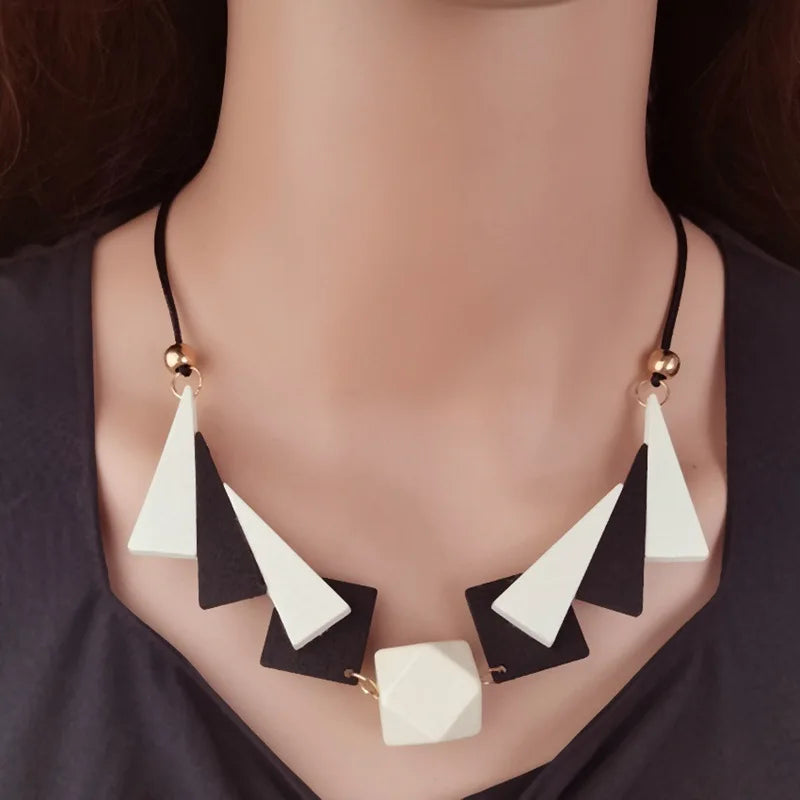 Retro Geometric Wood Chip Necklace