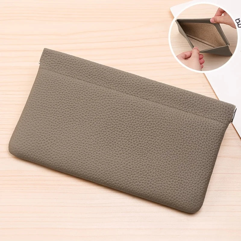 Self-closing wallet